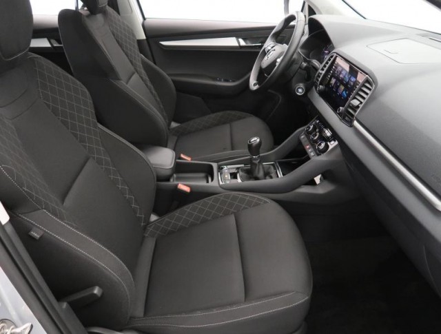 Škoda Karoq  1.0 TSI JOY