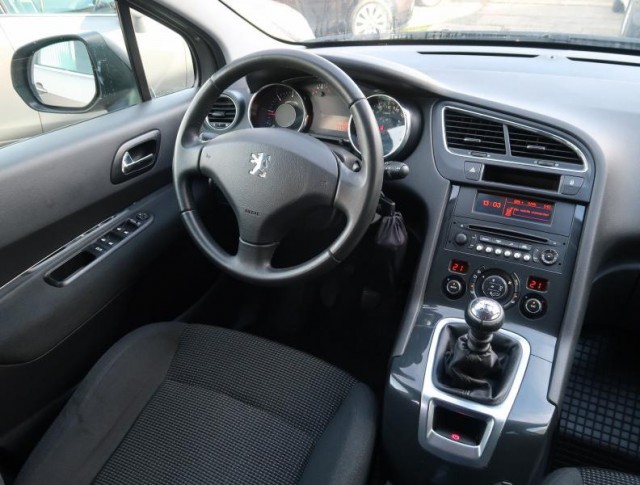 Peugeot 5008  1.6 HDi 
