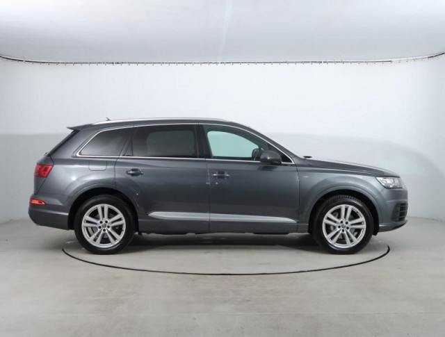 Audi Q7  3.0 TDI S-Line