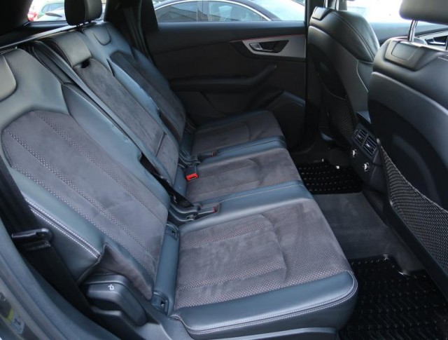 Audi Q7  3.0 TDI S-Line