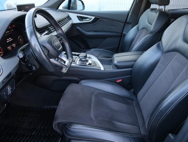 Audi Q7  3.0 TDI S-Line