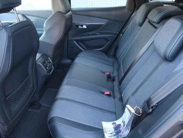 Peugeot 3008  1.5 BlueHDi Allure Pack