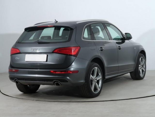 Audi Q5  3.0 TDI S line