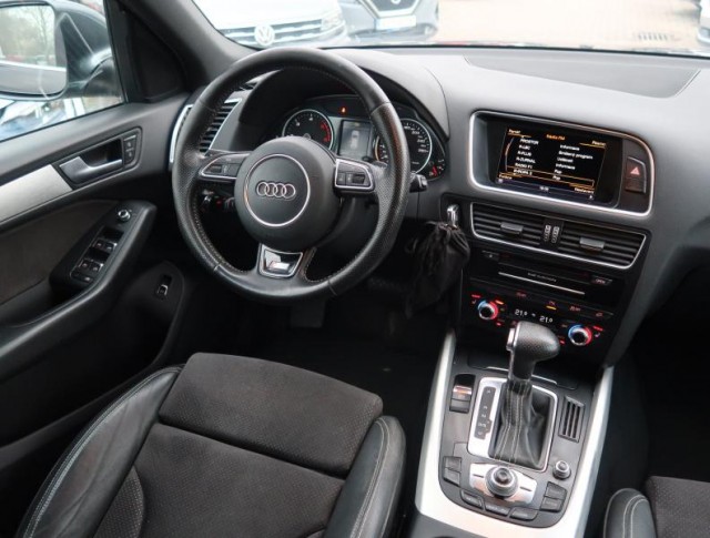 Audi Q5  3.0 TDI S line