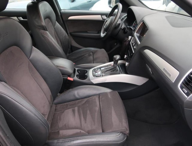 Audi Q5  3.0 TDI S line