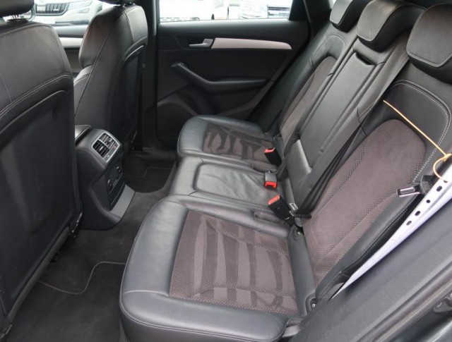 Audi Q5  3.0 TDI S line