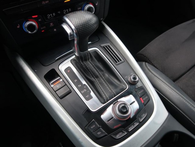 Audi Q5  3.0 TDI S line