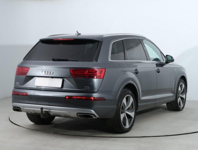 Audi Q7  3.0 TDI S-Line