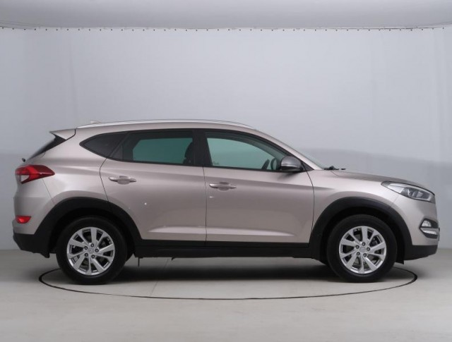 Hyundai Tucson  1.7 CRDi Trikolor