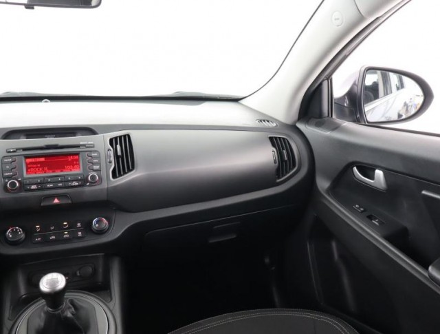 Kia Sportage  2.0 CVVT 