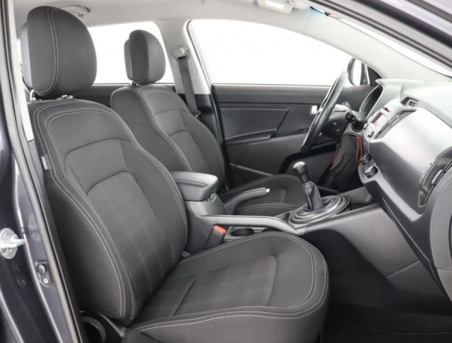 Kia Sportage  2.0 CVVT 