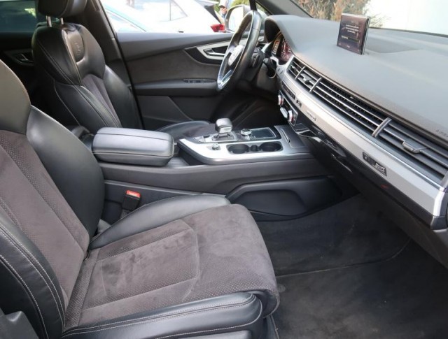 Audi Q7  3.0 TDI S-Line