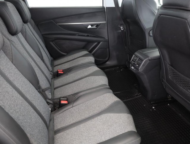 Peugeot 5008  1.5 BlueHDi 