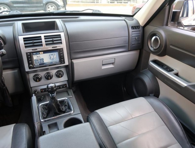 Dodge Nitro  2.8 CRD 