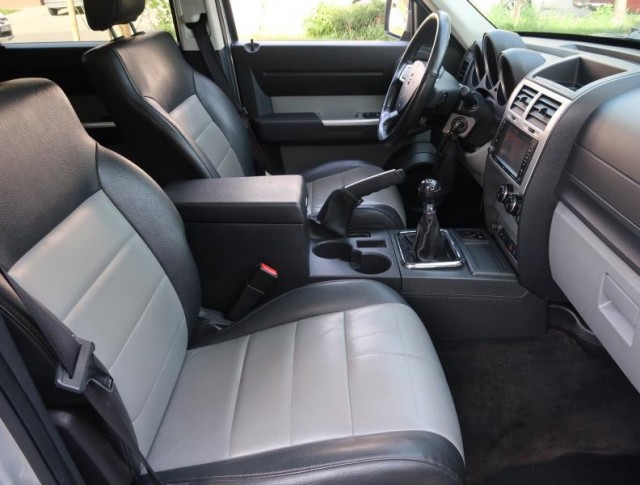 Dodge Nitro  2.8 CRD 