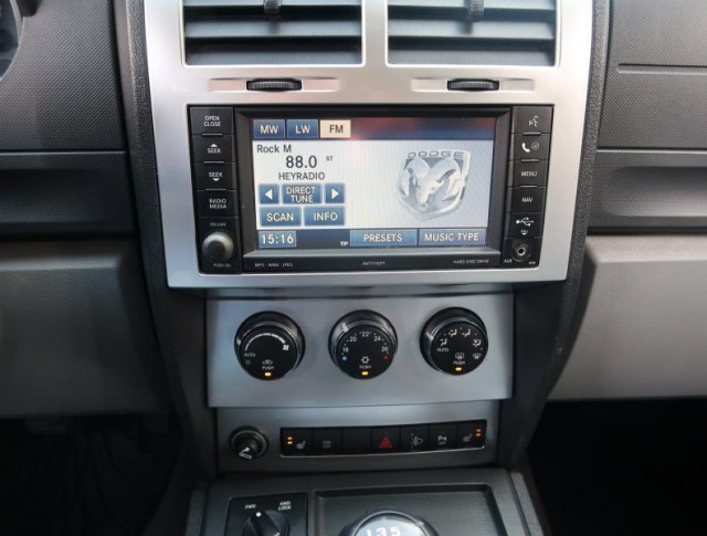 Dodge Nitro  2.8 CRD 