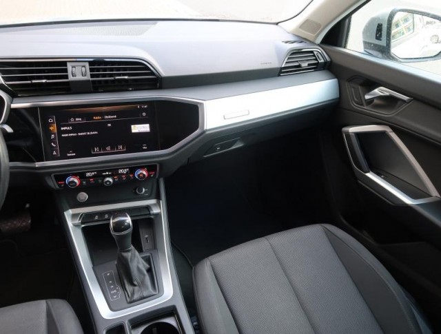 Audi Q3  40 TFSI 