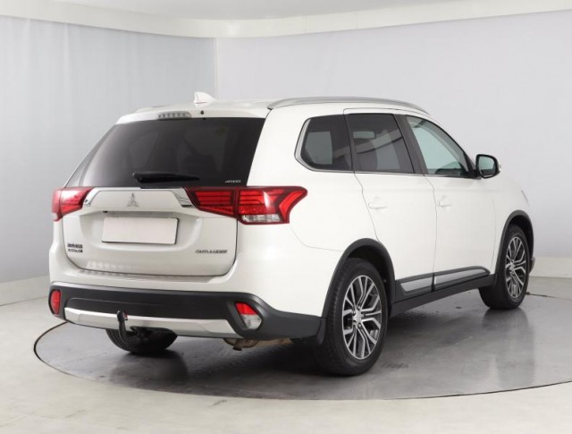 Mitsubishi Outlander  2.0 