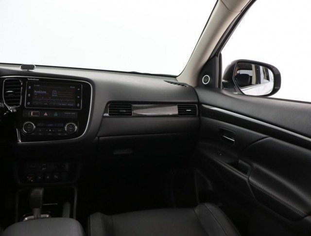 Mitsubishi Outlander  2.0 