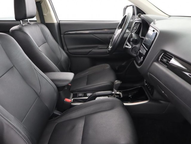 Mitsubishi Outlander  2.0 