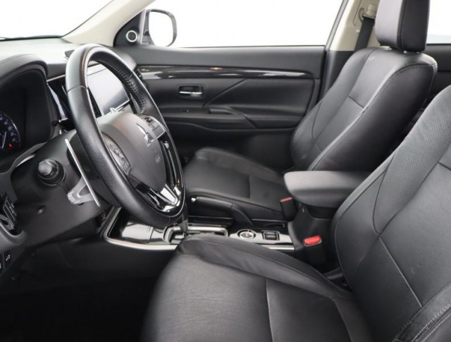 Mitsubishi Outlander  2.0 