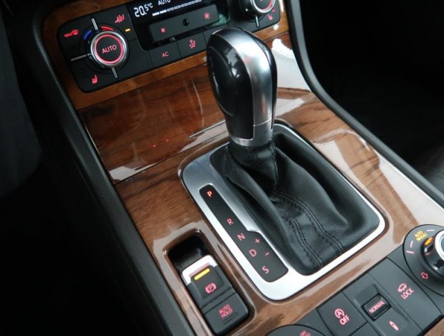 Volkswagen Touareg  3.0 TDI 