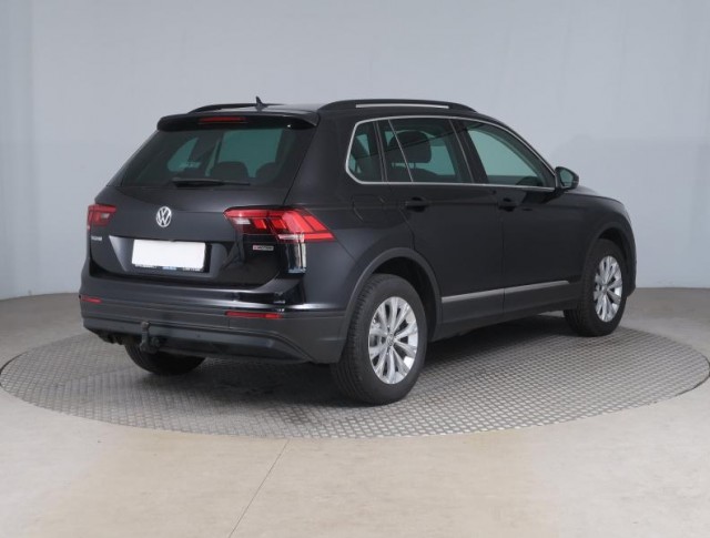 Volkswagen Tiguan  2.0 TSI 