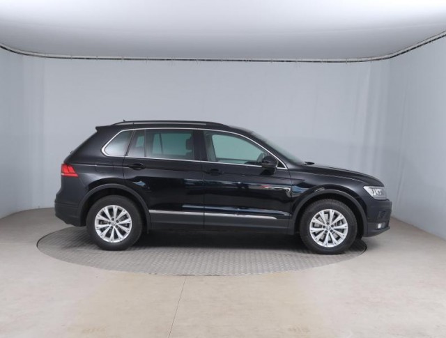 Volkswagen Tiguan  2.0 TSI 