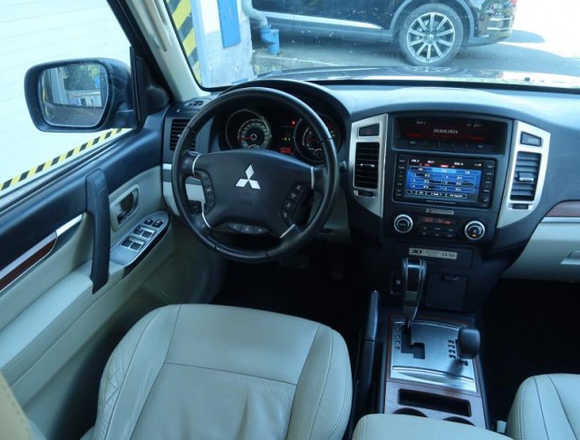 Mitsubishi Pajero  3.2 DI-D 