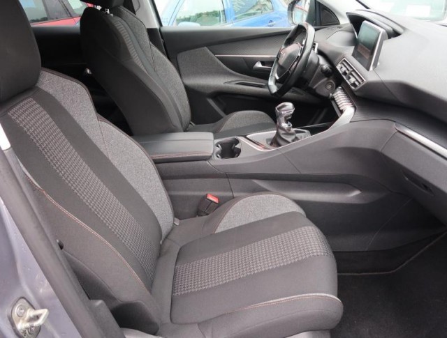 Peugeot 3008  1.5 BlueHDi 