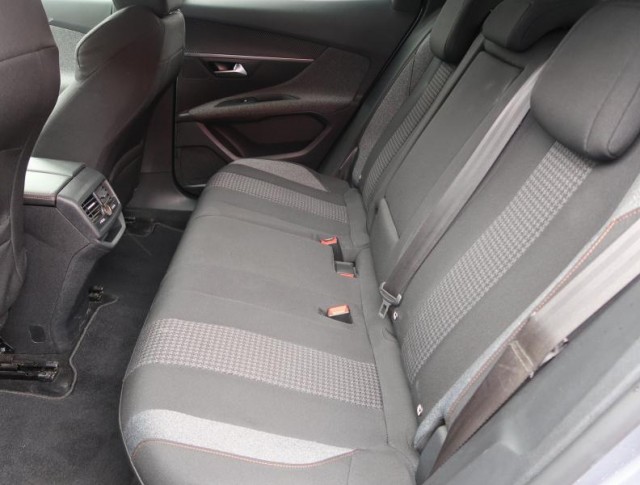 Peugeot 3008  1.5 BlueHDi 