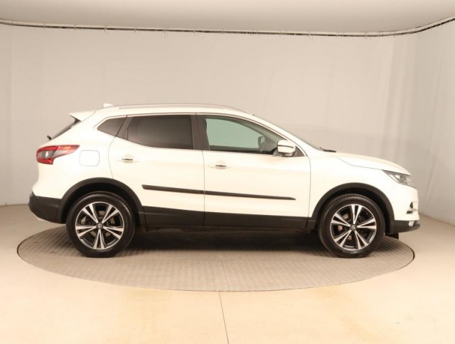 Nissan Qashqai  1.2 DIG-T N-Connecta