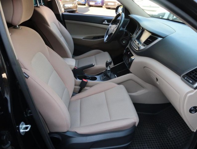 Hyundai Tucson  1.7 CRDi Trikolor