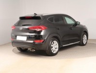 Hyundai Tucson  1.7 CRDi Trikolor