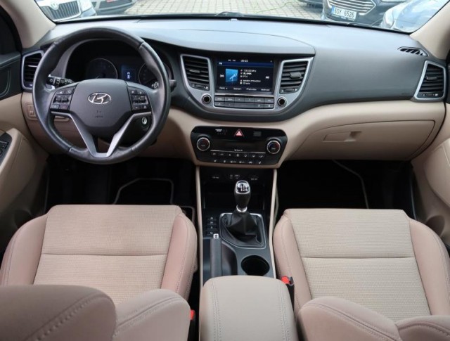 Hyundai Tucson  1.7 CRDi Trikolor