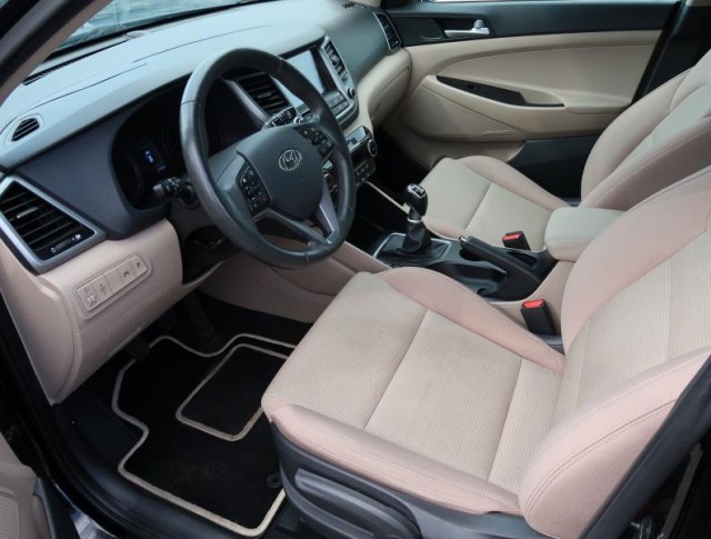 Hyundai Tucson  1.7 CRDi Trikolor