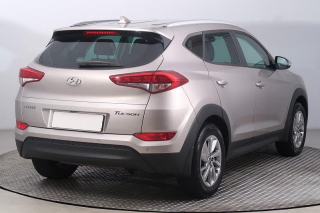 Hyundai Tucson  1.7 CRDi Trikolor