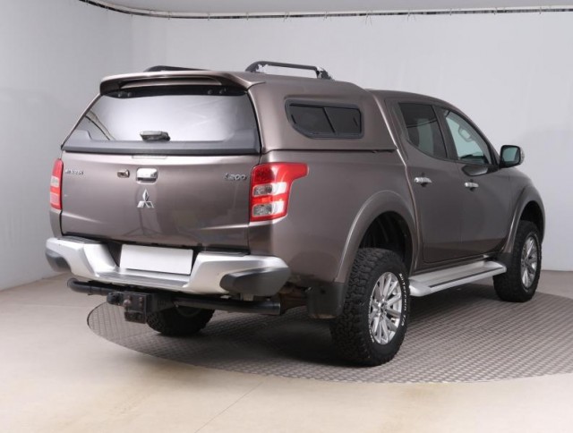 Mitsubishi L200  2.4 DI-D Comfort
