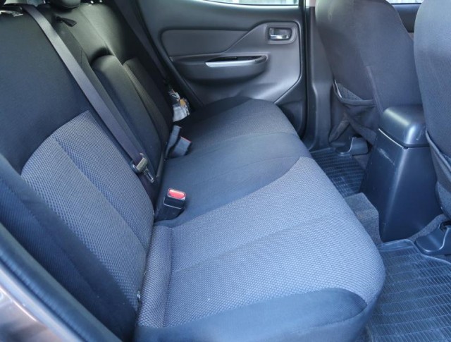 Mitsubishi L200  2.4 DI-D Comfort