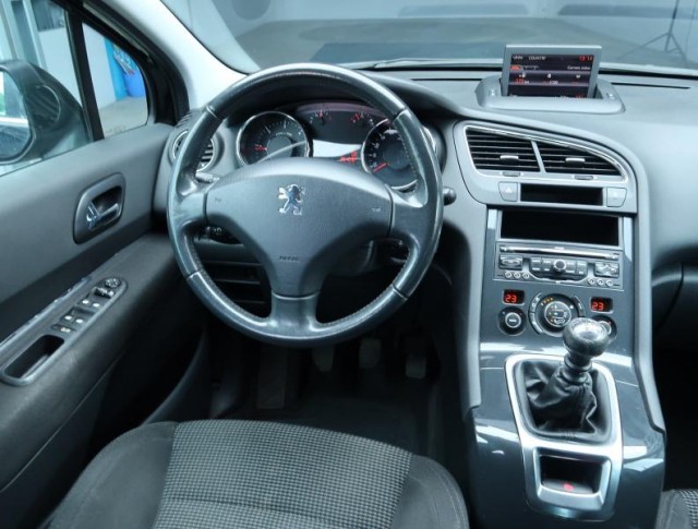 Peugeot 5008  1.6 HDi 
