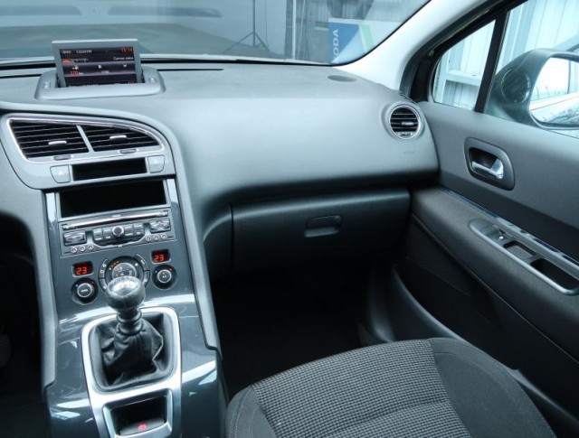 Peugeot 5008  1.6 HDi 