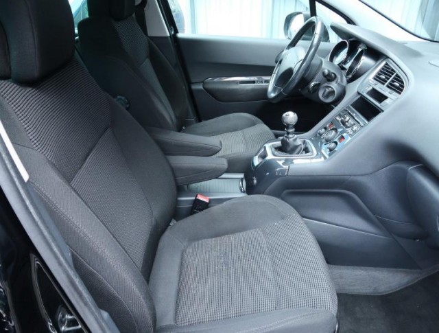 Peugeot 5008  1.6 HDi 