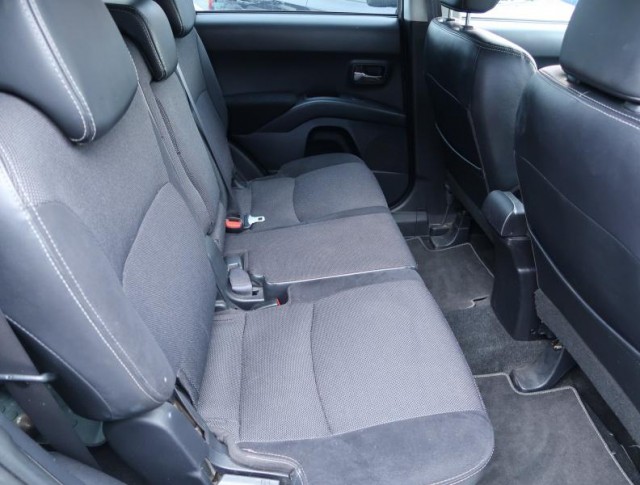 Peugeot 4007  2.2 HDI 