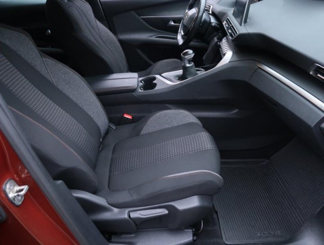 Peugeot 3008  1.2 PureTech Family