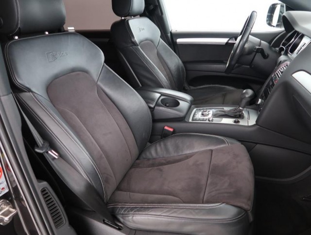 Audi Q7  3.0 TDI S-Line