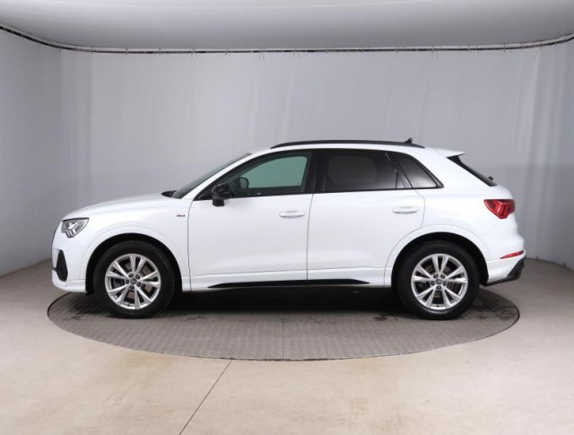Audi Q3  40 TFSI S line