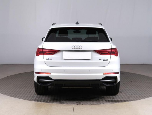 Audi Q3  40 TFSI S line