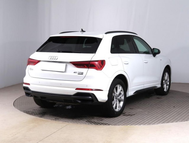 Audi Q3  40 TFSI S line