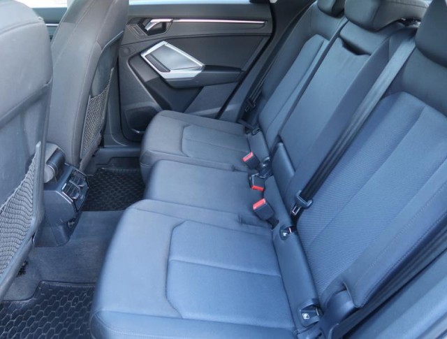 Audi Q3  40 TFSI S line