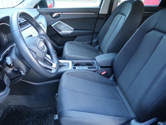 Audi Q3  40 TFSI S line